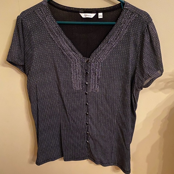 2/$24 Sheer black/white print blouse - Picture 2 of 9